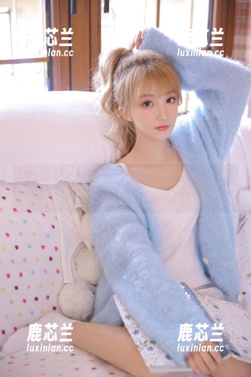 月下摄影 - 全面领略恰恰制服写真全集，开启一场梦幻之旅！.txt