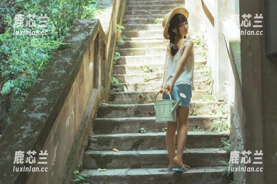 微密圈 - 果儿Victoria的天台写真图片，免费下载让你的生活瞬间升级！.txt