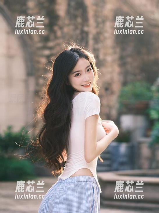 果团网 - 在线浏览何梦兮Stacy的高清美脚作品，瞬间捕获你的心！.txt
