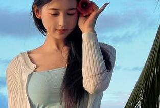 果团网 - 一场视觉盛宴，周大萌最新作品展示花嫁之美，网友们纷纷自嘲不及！.txt