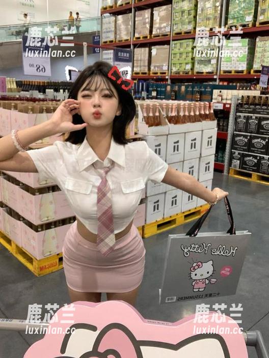 微密圈 - 探索桃沢樱呀的迷人礼服，精选套图合集带您领略她的风采.txt