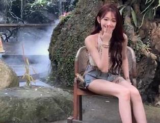 微密圈 - 桃沢樱呀呈现纯情修女写真,带你领略无暇与纯净之心的图集.txt