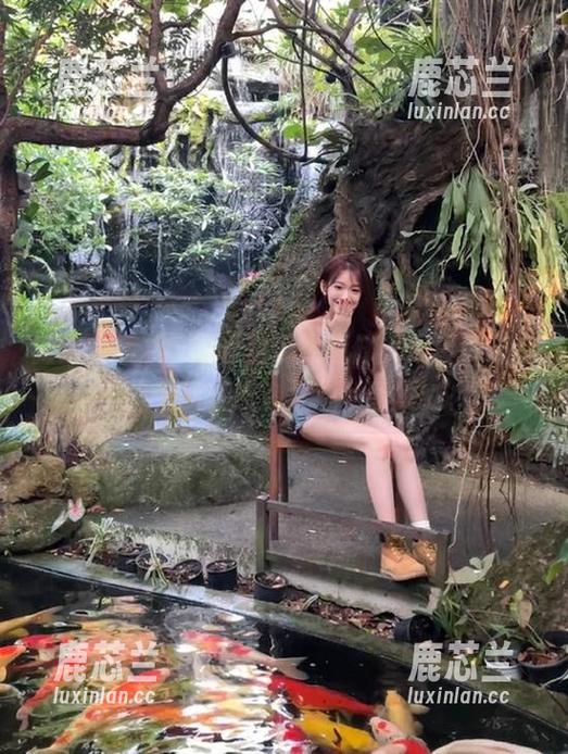 微密圈 - 桃沢樱呀呈现纯情修女写真，带你领略无暇与纯净之心的图集.txt