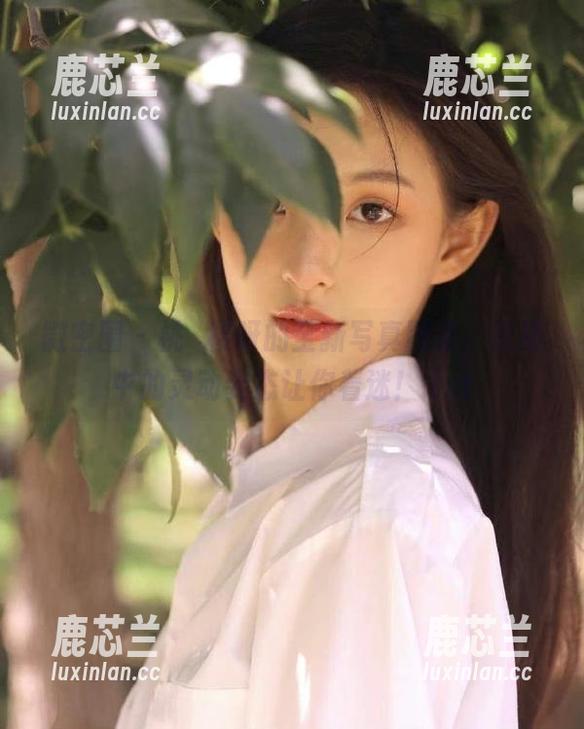 微密圈 - 桃沢樱呀的全新写真图集，怼镜中的灵动姿态让你着迷！.txt