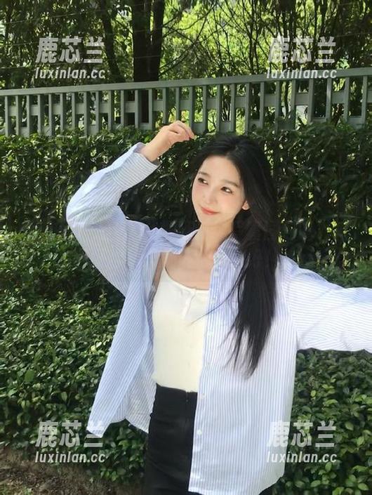 桃沢樱呀 微密圈 - 想看桃沢樱呀清纯写真图包吗?看完保证你每天都能心情大好!.txt