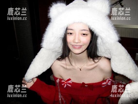 桃沢樱呀 微密圈 - 定制精致图集:桃沢樱呀的白裙时光美丽定格.txt