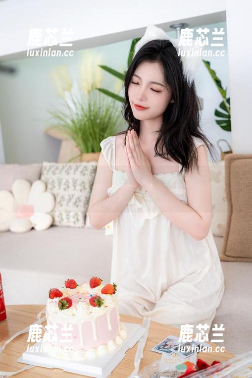 夏季必备！桃良阿宅蓝色比基尼与cos融合图片精选.txt