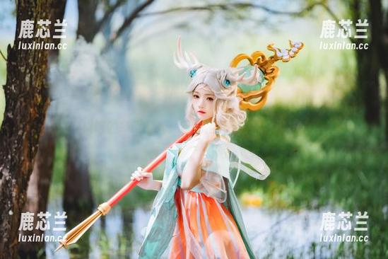 探索桜桃喵的冬眠时光：粉色浴缸上的唯美图集！.txt