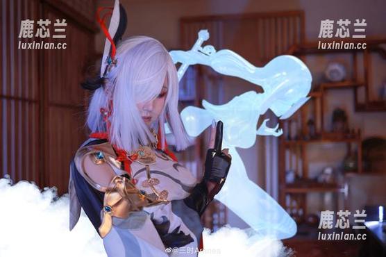 深入桜满三时的浴室写真，观看她独特的艺术表现力.txt
