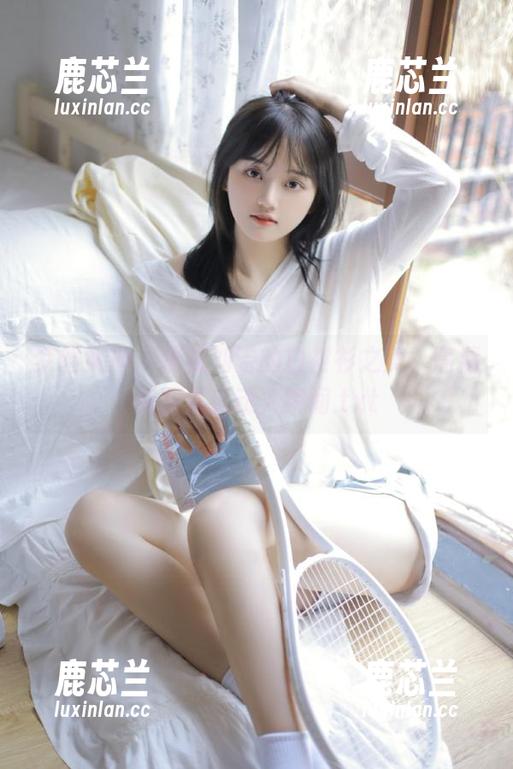 梦丝女神 - 透视刘诺的白衬衫之美，高清美图再现动人瞬间.txt