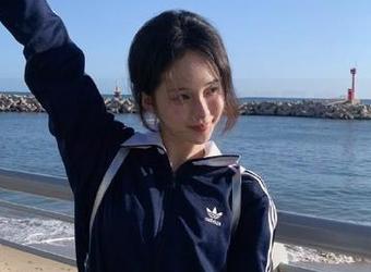 梦丝女神 - 进入灵唯的高清图库，体验双马尾杀带来的无限可爱与惊喜！.txt