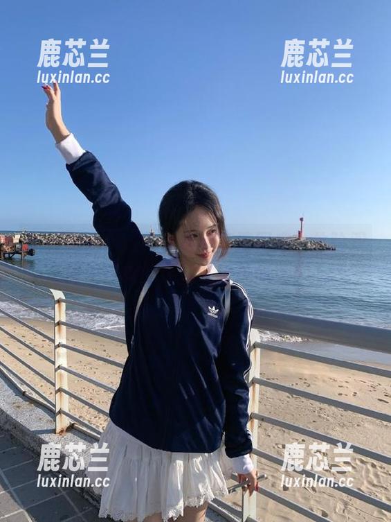 梦丝女神 - 进入灵唯的高清图库，体验双马尾杀带来的无限可爱与惊喜！.txt
