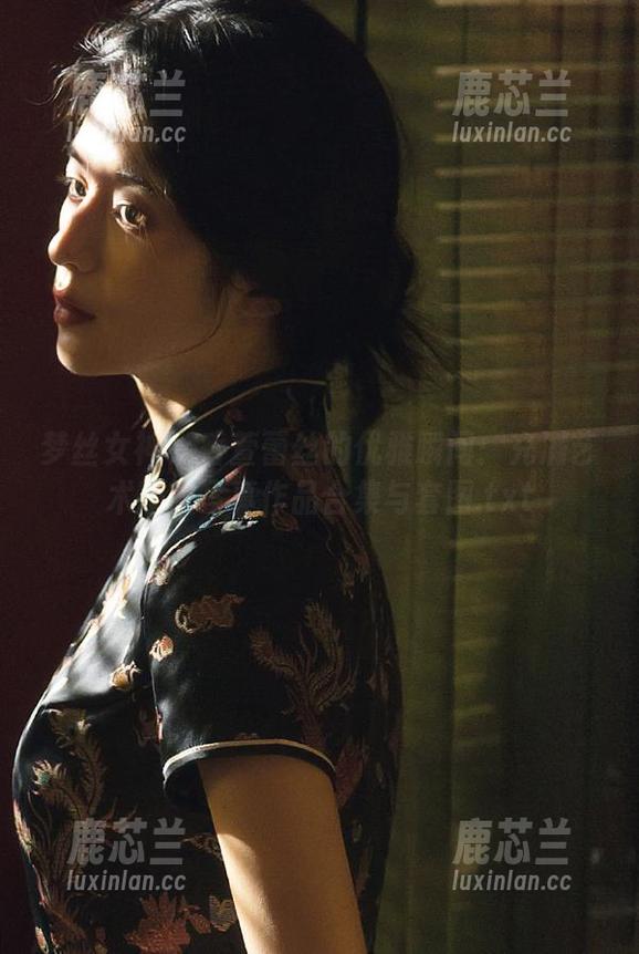 梦丝女神 - 香萱蕾丝的优雅瞬间：充满艺术感的写真作品合集与套图.txt