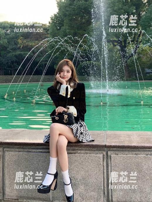 微密圈 - 梦里一只喵的白色吊带袜风格图包合集：彷如梦境般的视觉享受.txt