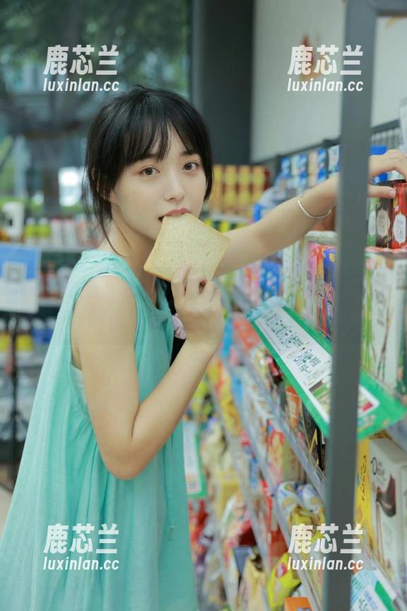 森萝财团 - 精彩aika旗袍写真，快来下载网盘里的视觉盛宴吧！.txt