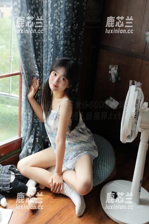 森萝财团 - 解锁卉子女仆80D黑丝踩物福利作品，带你进入新视界.txt