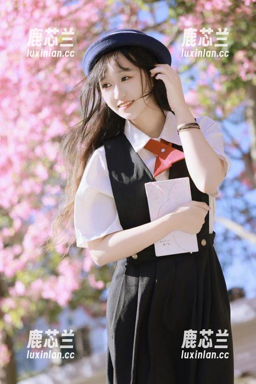 森萝财团 - 小七女神唯美写真资源发布：经典原图展现她的青春与活力.txt