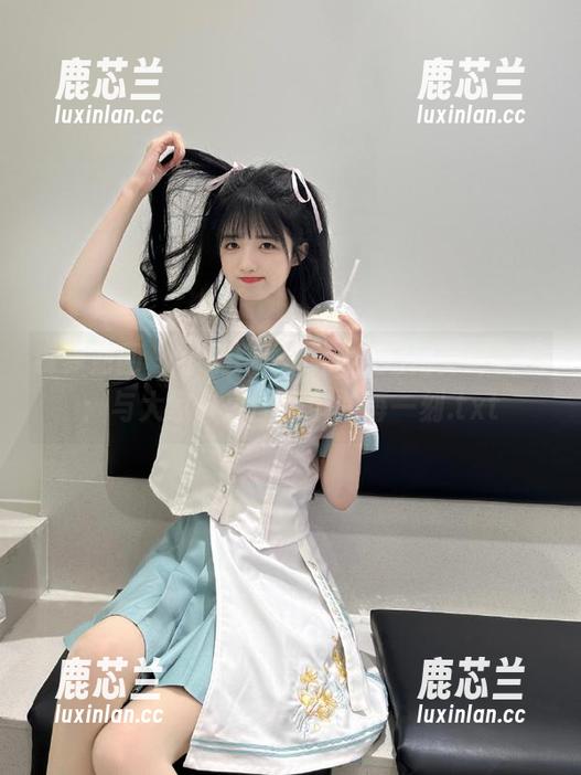 森萝财团 - 小奶糕Milky的短裙梦幻之旅：与大家分享图集中的每一刻.txt