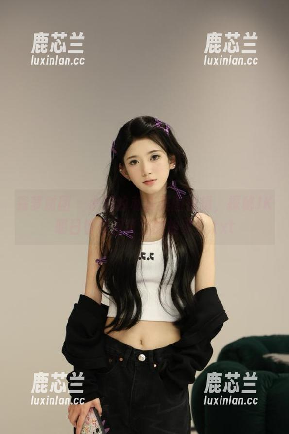 森萝财团 - 小满的私房美图特辑，探秘JK明日香校园背后的故事！.txt