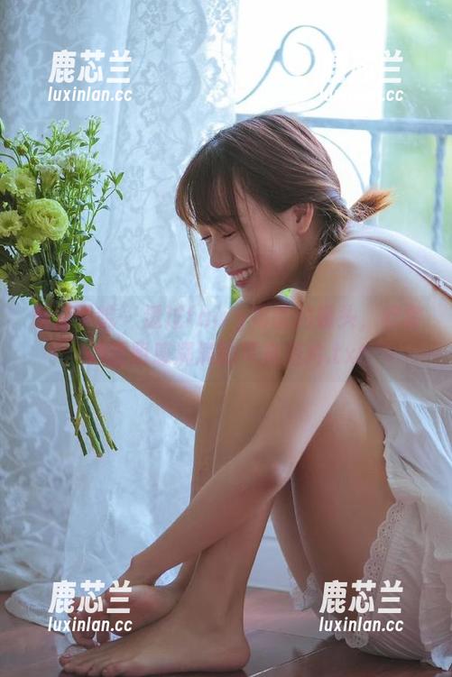 模范学院 - 透过fairy如歌的镜头，欣赏她透明感满满的写真图片.txt