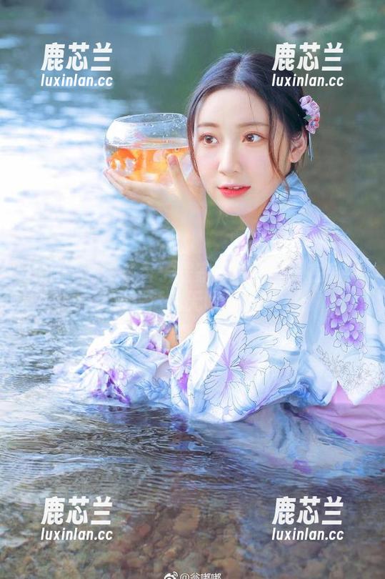 模范学院-多香子 模范学院 - 多香子居家写真精选:在家中寻找生活的无限灵感.txt