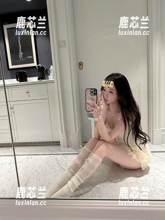 模范学院 - 许诺Sabrina的和服写真展示：精选图库中的时尚与传统的完美交融.txt