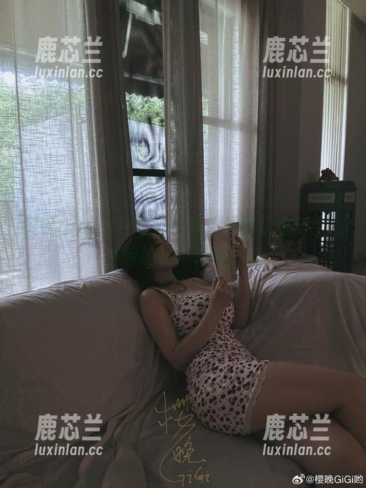 樱晚gigi 樱晚gigi黑色写真合集,展现优雅与个性并存的精彩瞬间.txt