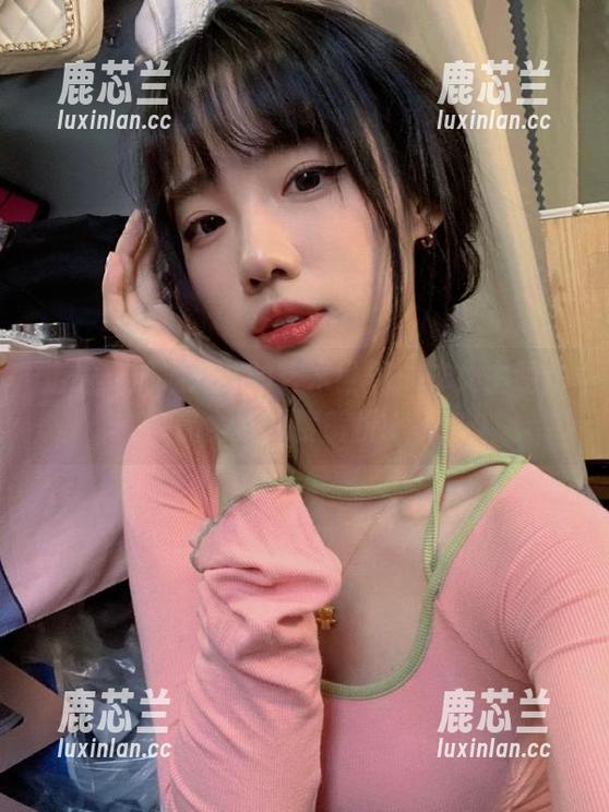 走进“泥泥汝”的艺术世界：修女主题作品全集深度解析.txt