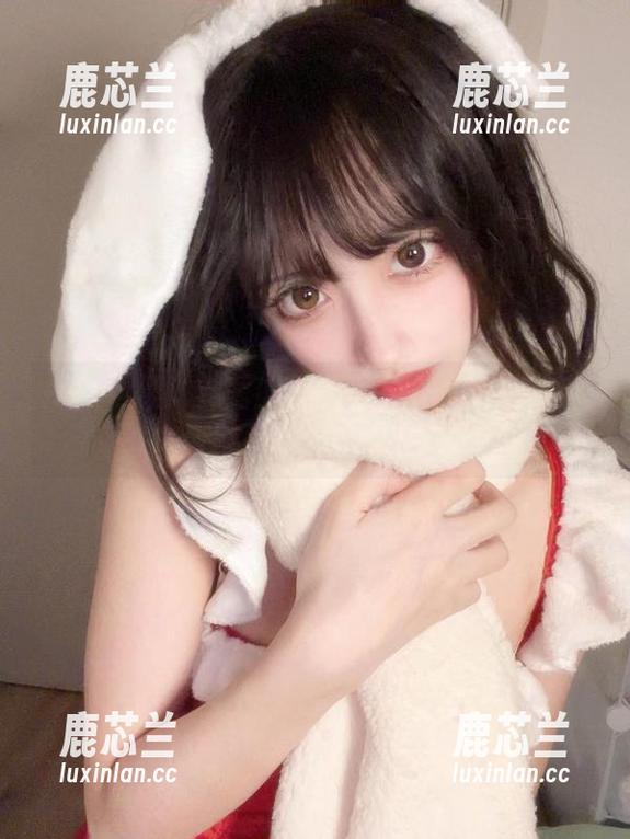 探索清颜真德秀的黑色写真作品合集：艺术与时尚的完美融合.txt