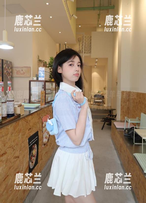 微密圈 - 高清图包解锁，火龙果羊与纯欲厨娘的绝美厨艺结合.txt