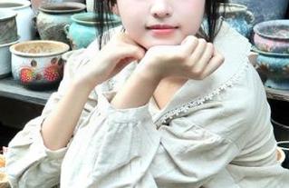 爱美足 - 芊芊浴缸照片：高清捕捉她在水中畅游的唯美瞬间.txt