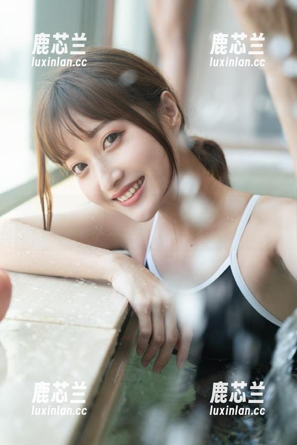 爱蜜社 - 绝美高清田老师护士图包，感受职场中的优雅与自信！.txt
