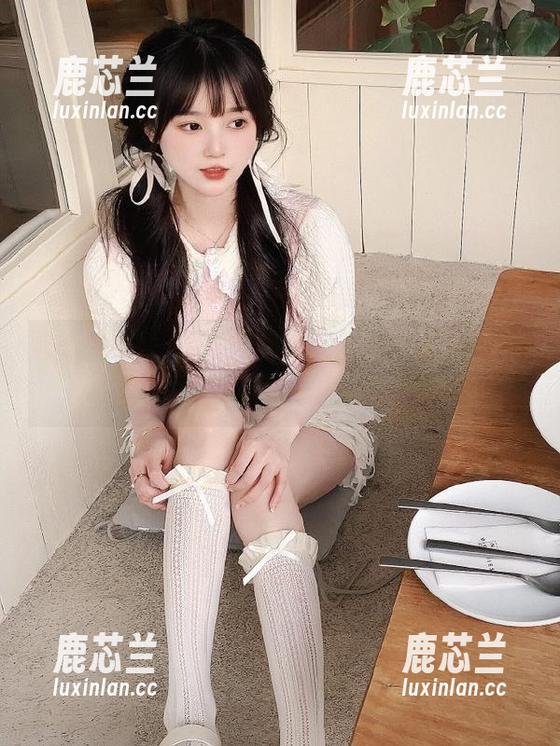 物恋传媒 - 小谷用裸足写真美图表达独特的个人风格，释放内心的真实.txt
