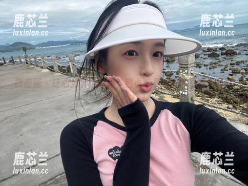 微密圈 - 让心灵自由驰骋，猪小七最新户外写真集已更新发布.txt
