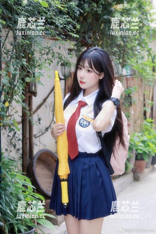 温暖心灵的精选美图：猫九酱奶牛写真，尽显纯真与可爱.txt