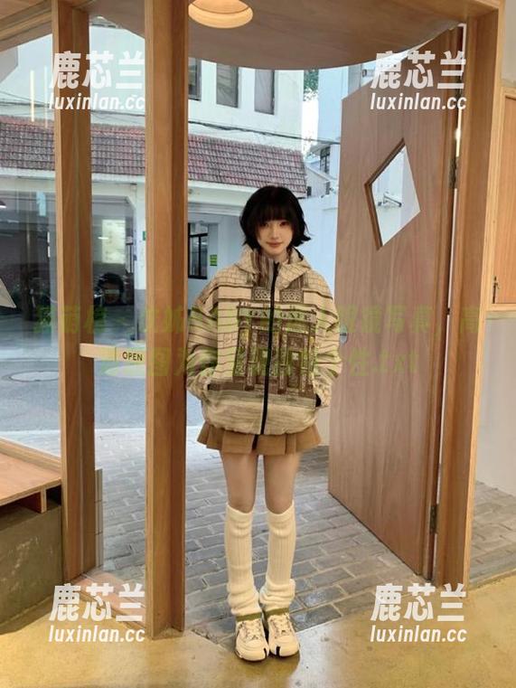 猫萌榜 - 玟姊BABY的迷人眼镜写真，高清原图为你呈现独特个性.txt