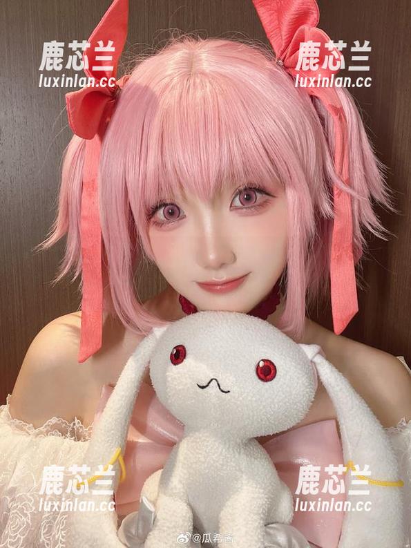 瓜希酱写真展示：绝美碧蓝航线信浓赛车角色的图集回顾.txt
