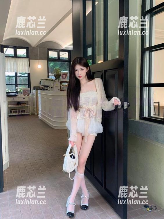 甜予摄影 - 思思裸足写真集：一场视觉的盛宴，独特资源陪你发现美的真谛.txt