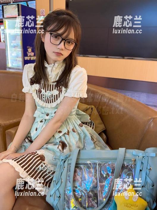 白莉爱吃巧克力修女全套原图，揭开古典与现代交融的摄影秘密.txt