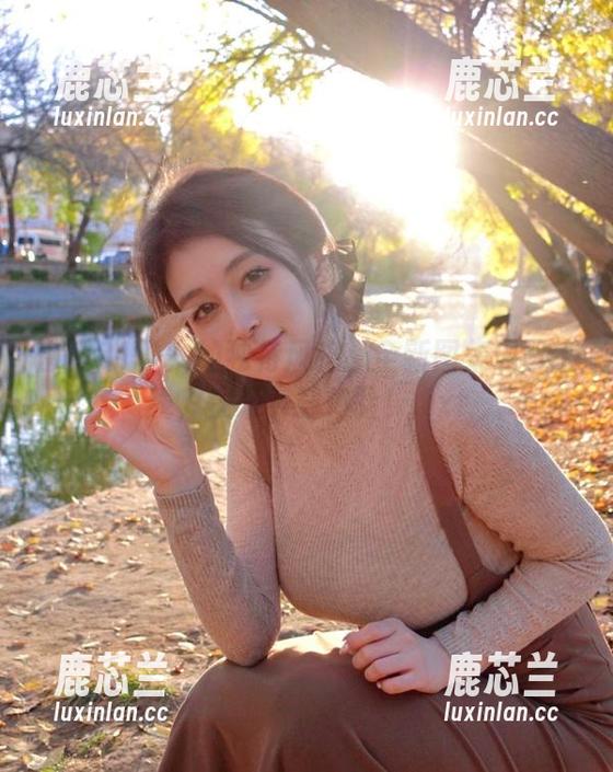 白银81少女的独特风格：全新图集现已上线，快来下载体验！.txt