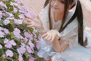 冬日暖阳下，神沢永莉的兔叽福利图片一路温暖你的视线.txt