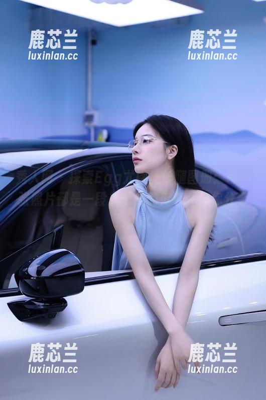 秀人网 - 探索Egg尤妮丝长腿图册：每一张照片都是一段关于美的传奇，与你分享！.txt