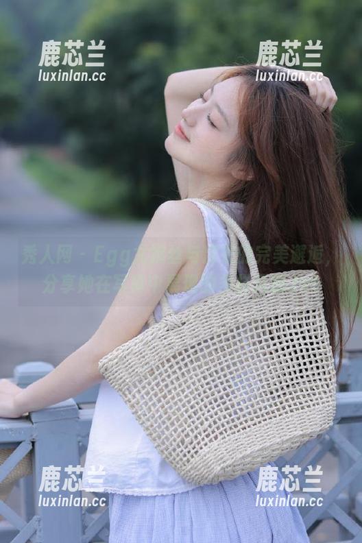 秀人网-Egg尤妮丝 秀人网 - Egg尤妮丝与皮衣的完美邂逅,分享她在写真中展现的多样风情.txt