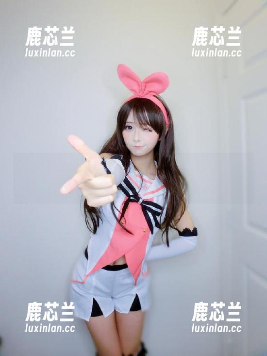 秀人网-LindaLinda 秀人网 - 随机福利来袭,LindaLinda制服图包助你解锁美丽.txt