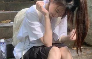 秀人网 - Lovely璐璐的私拍时光：与丝袜的每一次互动，都是一场自我调侃的漫长旅程.txt