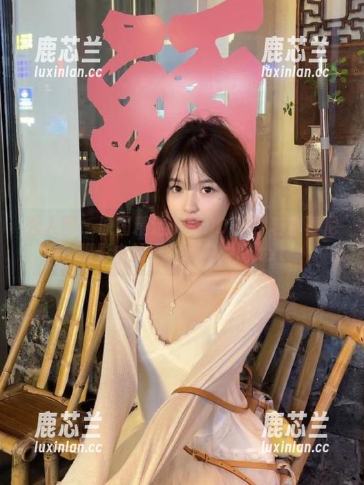 秀人网-MODEL伊若 秀人网 - 原图精选:MODEL伊若比基尼摄影中的夏季梦幻瞬间.txt