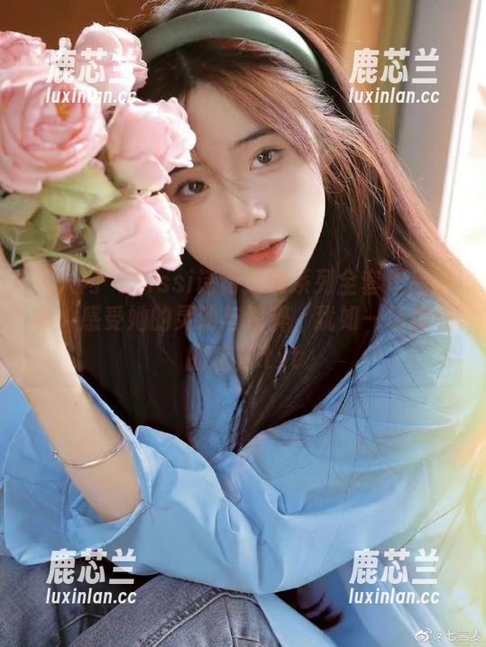 秀人网 - Sissi诗诗透明系列全套作品图集：感受她的灵动与纯粹，犹如一场视觉的盛宴.txt