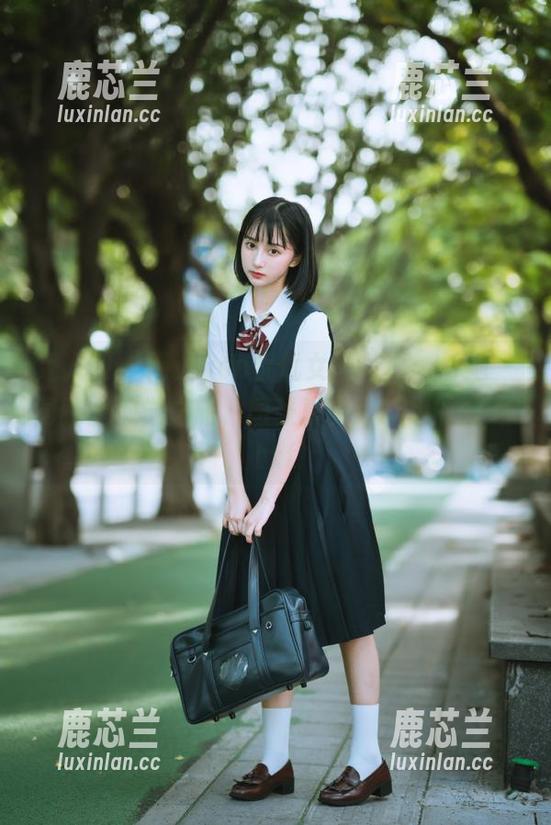 秀人网-yoo优优 秀人网 - 精选yoo优优女神写真:与她一同踏上视觉之旅,感受真实与幻想的交融.txt