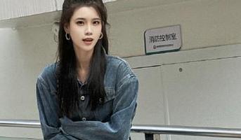 秀人网 - 大小姐的圣诞日记：通过原图和图集揭秘“于大小姐AYU”的真实魅力.txt