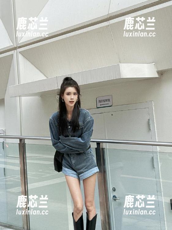 秀人网 - 大小姐的圣诞日记：通过原图和图集揭秘“于大小姐AYU”的真实魅力.txt